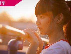 An American mother is making a desperate plea to people across China to help her dying adopted daughter find a bone marrow transplant. The six-year-old's best chance of survival may be to find the Chinese mother who gave her up for adoption.

Six-year old Kailee Wells is bright and pretty with a beautiful smile and a fiery personality.

Her adoptive mother from the United States, Linda Wells, says Kailee is also terribly ill with aplastic anemia, which threatens to kill her unless she receives a bone marrow transplant. 