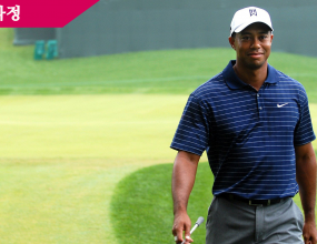 Charlie Sifford, George Simkins and Tiger Woods. Different generations and skill levels, but connected by their love of golf and a determination to get more African Americans involved.

Tiger Woods, 23, is the number-one golfer in the world. He has become the dominant player on the professional tour and has won 34 titles since 1996. His success, popularity, and competitive spirit have attracted thousands of young African Americans to take up the game. He has helped raise more than half a million dollars to fund junior golf programs for inner city minority youngsters.

Tiger Woods says he would not be where he is today without sacrifices from other African Americans. In the days of segregation in the United States, golf was a sport virtually off limits to blacks. They were barred from most publicly-owned golf courses. Instead they were forced to play on a few poorly maintained 